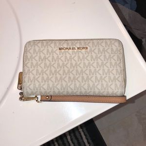 Michael Kors wallet/wristlet